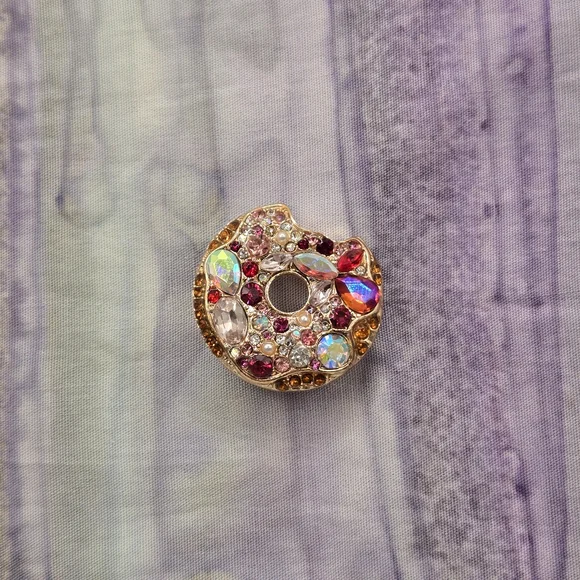 Elegant Multicolor Donut Crystal Pendant - Picture 1 of 4